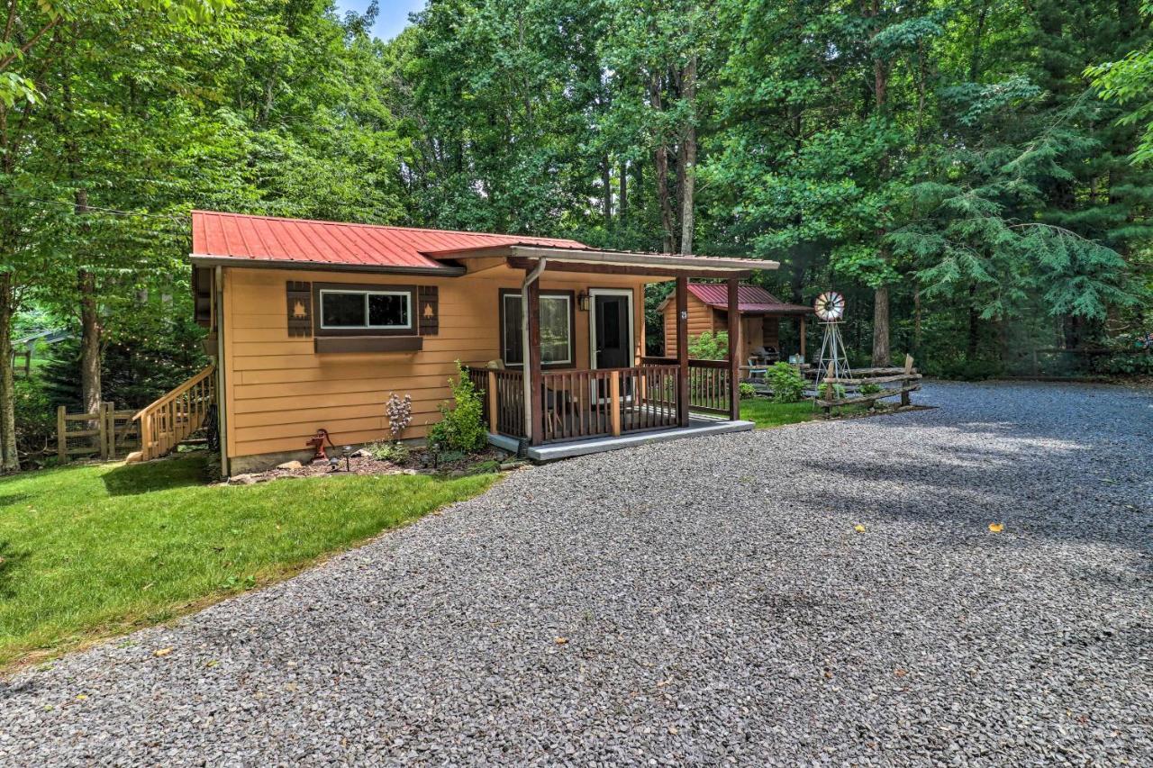 Vintage Creekside Cottage With Hot Tub And Grill! Maggie Valley Exterior foto